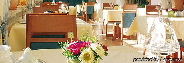 מונסטר Akzent Hotel Wersetuerm'Ken מסעדה תמונה